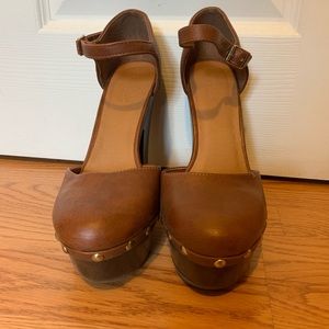 Super cute chunky heel